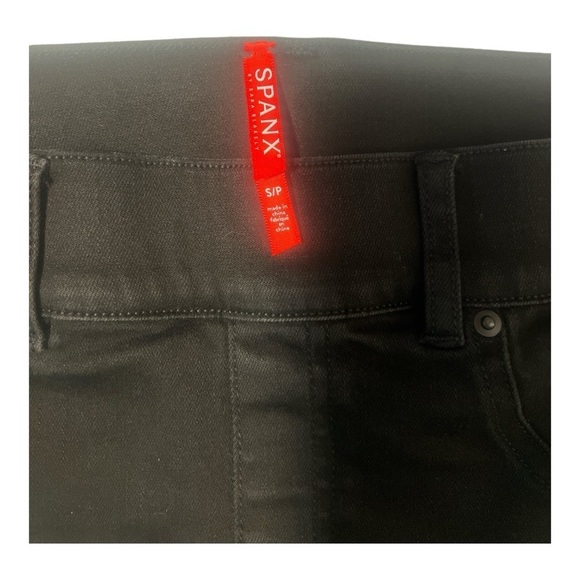Spanx Pull On Flare Raw Hem Black Jeans Size S/P MN1 - Picture 5 of 5